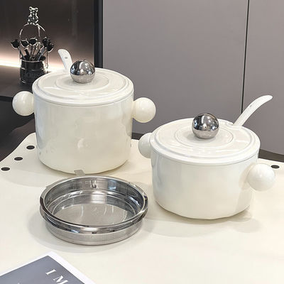 Necesidades de impresión Diseño de orejas dobles Cuenco de fideos de cerámica en forma de corazón blanco con tapa de acero inoxidable