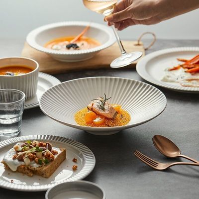 Confección de cerámica de relieve nórdico Ensalada clara Tazas de cuenco Tazas Platillos