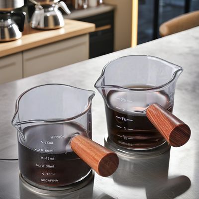 Taza de medición de café de vidrio de nuez italiana de doble boca con vidrio transparente y tapa