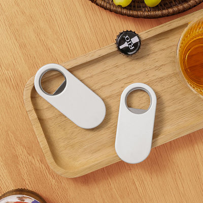 Logotipo personalizable de acero inoxidable abertura de botellas de lata magnética para cocinas domésticas