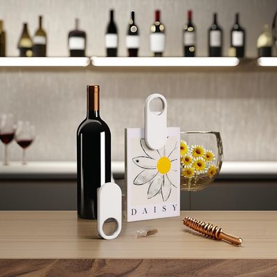 Logotipo personalizable de acero inoxidable magnético puede abrir botellas para un funcionamiento sin problemas en la cocina