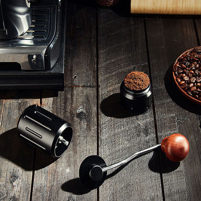 Molino de café portátil de acero inoxidable para utensilios metálicos de estilo moderno y molino de madera