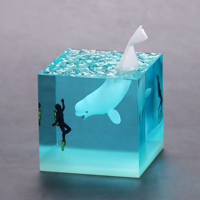 Home Decoration Pieces Luxury LED Ocean Night Light Shark Diver Resina lámpara de mesa para niños