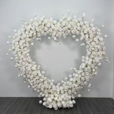 Coloridas flores de belleza de seda rojo en forma de corazón Arcos de flores para la boda y la decoración de fiestas