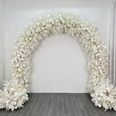 Coloridas flores de belleza de seda rojo en forma de corazón Arcos de flores para la boda y la decoración de fiestas