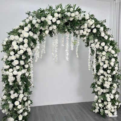 Coloridas flores de belleza de seda rojo en forma de corazón Arcos de flores para la boda y la decoración de fiestas