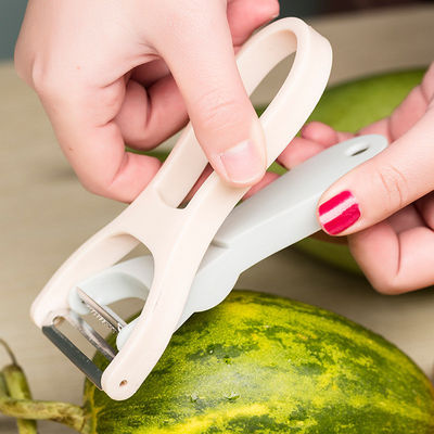 Cuchillo de exfoliación de metal versátil con raspadora manual y mango antideslizante su compañero de cocina esencial