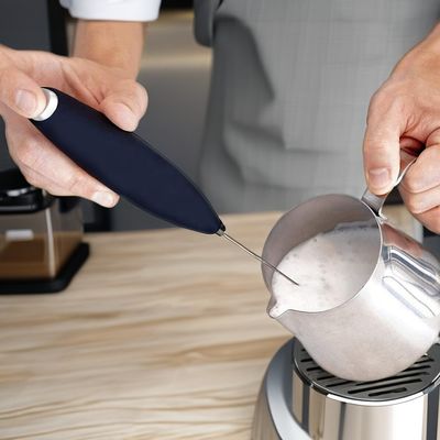 2023 Espumador eléctrico de café de acero inoxidable con batería para espumar leche