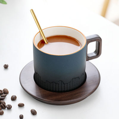 Taza de cerámica de manillar de madera para estilo tradicional japonés. Cabeza de regalo de leche de té espresso.