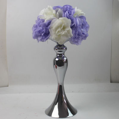 Hermosa bola de flores artificial para una sofisticada decoración de mesa en el Día de la Madre