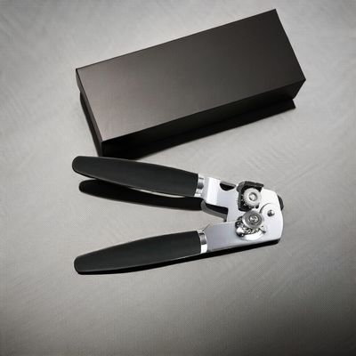 Abridor de botellas de acero inoxidable multifuncional con diseño de borde seguro y logotipo personalizado