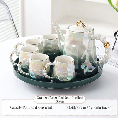 Tazas de café de cerámica en forma de concha y platillos de bambú: un elemento imprescindible para las fiestas de té