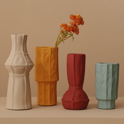 Vaso cerámico con vidrio de forma especial en un diseño moderno y elegante para bodas y hogares