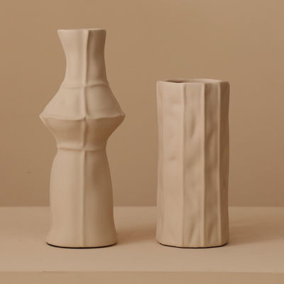 Vaso cerámico con vidrio de forma especial en un diseño moderno y elegante para bodas y hogares