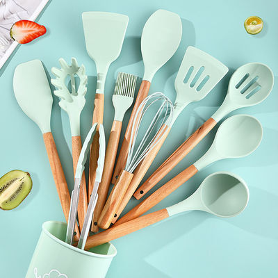 Logotipo personalizado 3000pcs Silicone Kitchen Tools Set Sostenible y duradero para las necesidades de cocina