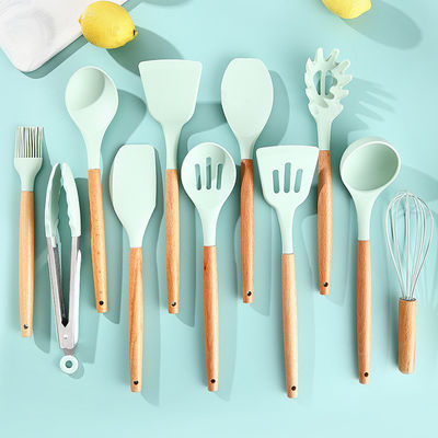 Logotipo personalizado 3000pcs Silicone Kitchen Tools Set Sostenible y duradero para las necesidades de cocina