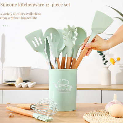 Logotipo personalizado 3000pcs Silicone Kitchen Tools Set Sostenible y duradero para las necesidades de cocina
