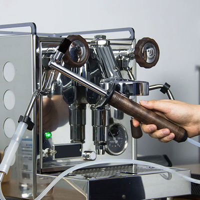 El cepillo de café de plástico anticorrosión es la herramienta perfecta para limpiar las máquinas de café