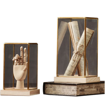 Casa Decoraciones de estilo nórdico Vitrina de vidrio con recorte de latón y base de madera