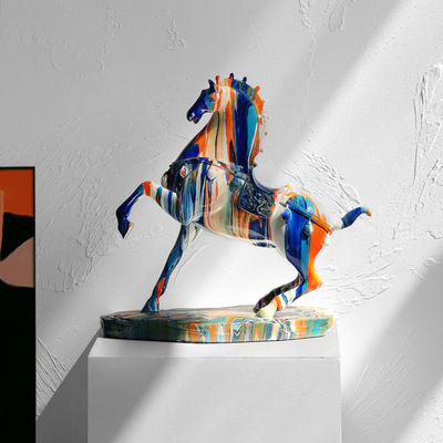 Camuflaje Vintage Caballo galopante Escultura de resina Bambú Arte de pared para la decoración del hogar
