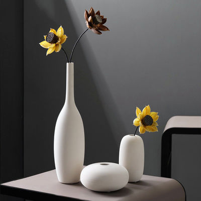 Vaso de decoración de flores secas hechas a mano en cerámica blanca para la decoración de la mesa