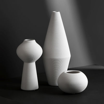 Vaso de decoración de flores secas hechas a mano en cerámica blanca para la decoración de la mesa