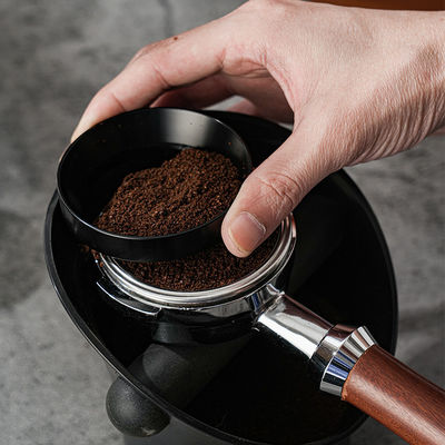 Funnel magnético de dosificación de café para la preparación rápida y fácil de espresso en restaurantes