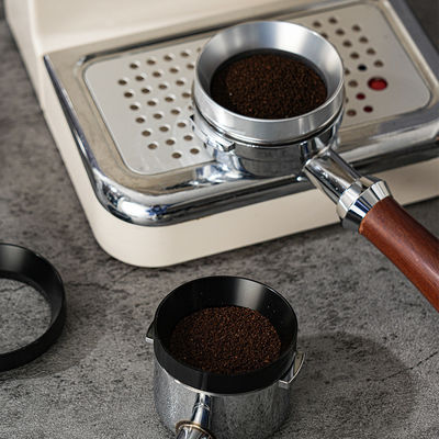 Funnel magnético de dosificación de café para la preparación rápida y fácil de espresso en restaurantes