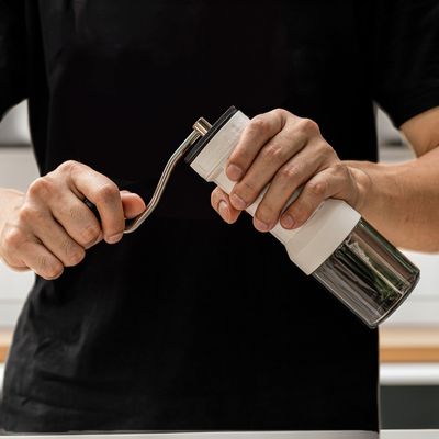 Molinilla de grano de café de utensilios manuales con ajustes externos ajustables y logotipo personalizado