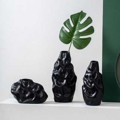 Vaso de flores de cerámica decorativa en la parte superior de la mesa, con revestimiento plateado en estilo Art Deco moderno