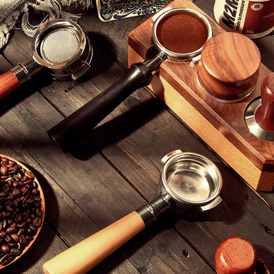 Conjunto de café portátil Ultimate Hand Pour con embudo de acero inoxidable de 58 mm y portafiltro de madera sólida