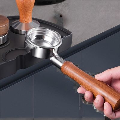 Equipo de dosificación de precisión Anillo de dosificación de café respetuoso con el medio ambiente para filtros portátiles de 51MM 58MM