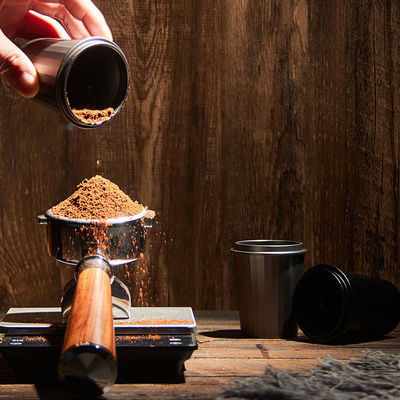 Crea leche con espuma perfecta con esta taza de dosificación de café de acero inoxidable