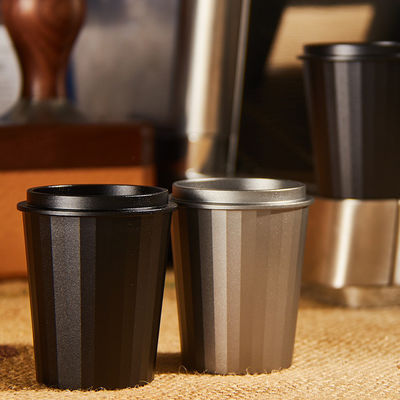 Crea leche con espuma perfecta con esta taza de dosificación de café de acero inoxidable