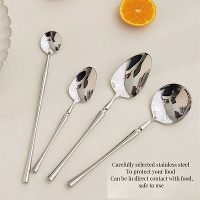 Logotipo personalizado aceptable 24pcs Elegante oro de acero inoxidable Set de plataformas para hotel