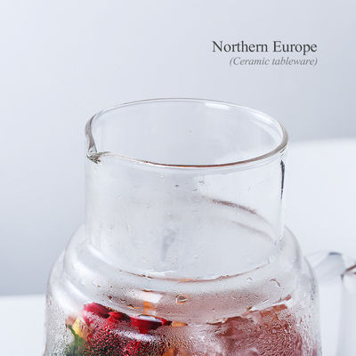Diseño moderno Jar de agua caliente / fría Jugo de bebida Carafe Jar de vidrio Confeccionado con taza