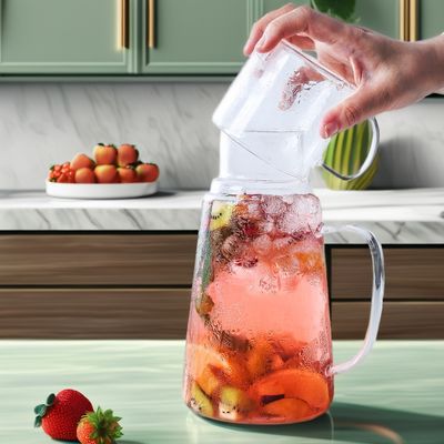 Diseño moderno Jar de agua caliente / fría Jugo de bebida Carafe Jar de vidrio Confeccionado con taza