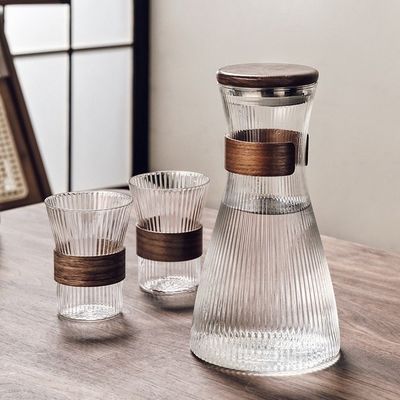 Tamaño personalizado Conjunto de bebidas de vidrio de alto borosilicato para botellas de agua fría para el hogar moderno