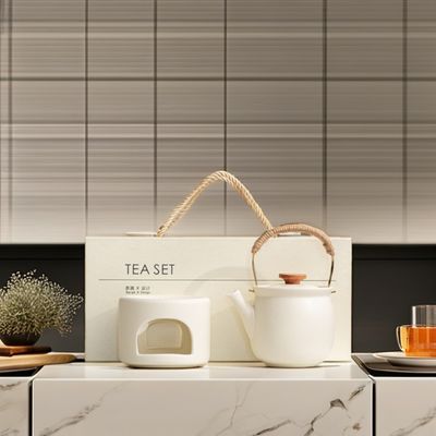 Modernas tazas de té de cerámica de moda con platillo de madera y mango de madera
