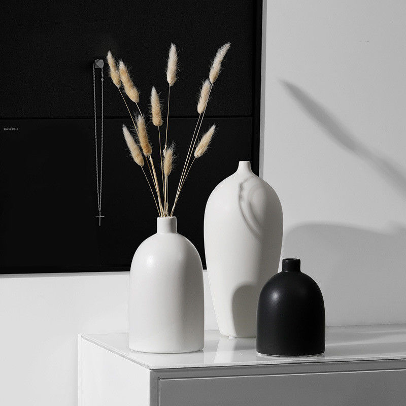 Vaso cerámico de mesa en blanco y negro estilo postmoderno para una elegante decoración de sala de estar