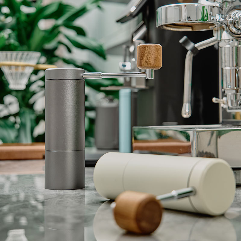 Molino de café de diseño manual moderno con barra de cerámica y control de rugosidad externa